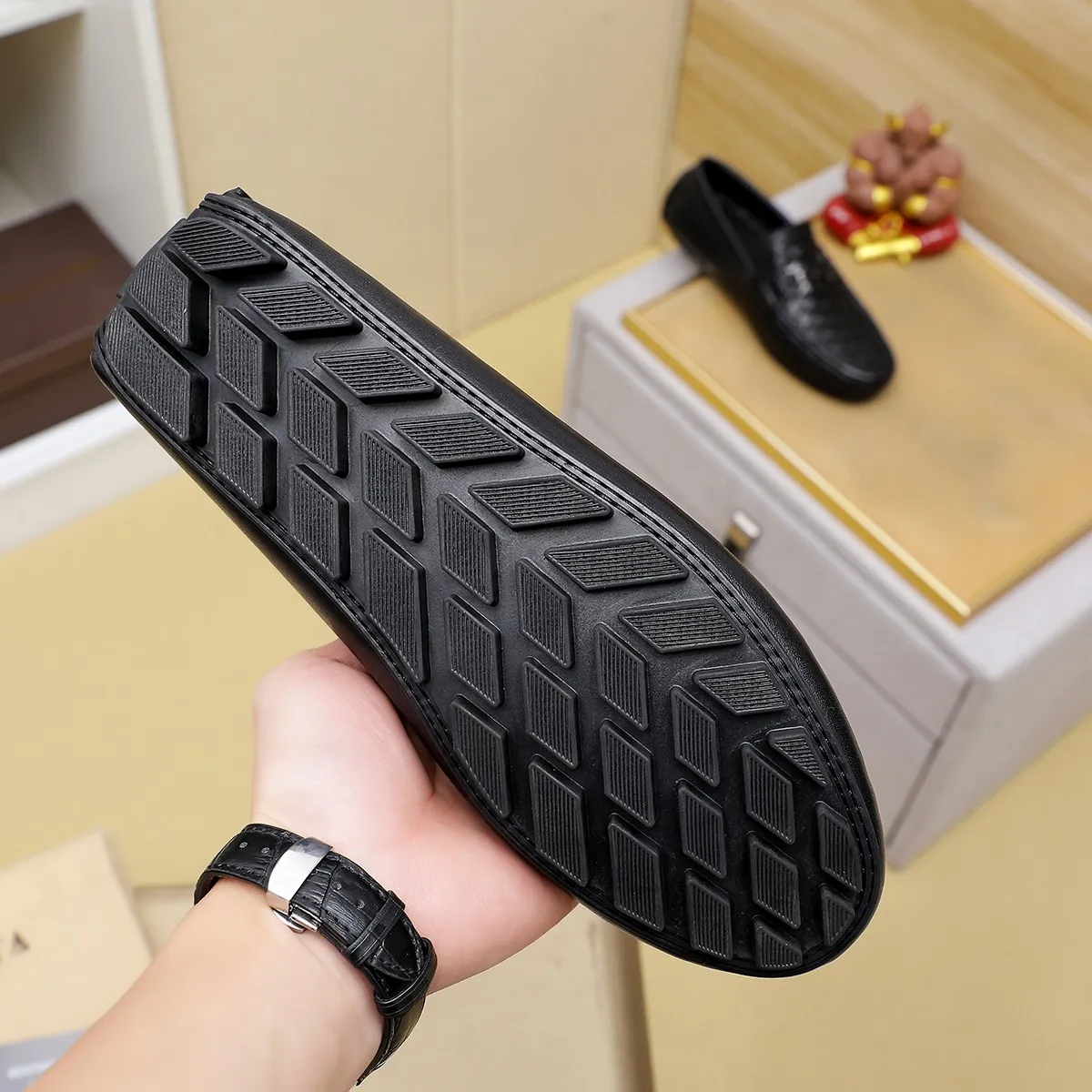 Men's shoes 💰360 [BV] 👟👟 Italian luxury brand Made with imported cowhide technology to highlight high-end men's taste of light luxury life [color] [color] Masters with ten years of manual experience create classic weaving 🌴 The inner top layer 🐷 lining 💯😘 The top quality inherits the brand craftsmanship! Black, size 38-45…